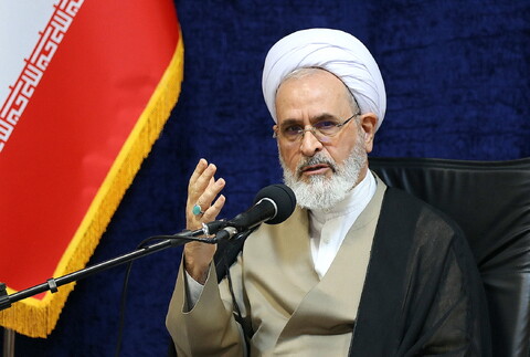 تصاویر/ دیدار رئیس شورای سیاست گذاری ائمه جمعه با آیت الله اعرافی