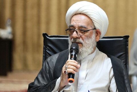 تصاویر/ دیدار رئیس شورای سیاست گذاری ائمه جمعه با آیت الله اعرافی