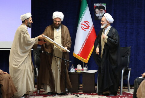 تصاویر/ دیدار رئیس شورای سیاست گذاری ائمه جمعه با آیت الله اعرافی