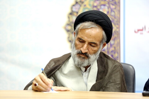 تصاویر/ هم اندیشی جمعی از نخبگان اقتصادی حوزه و دانشگاه