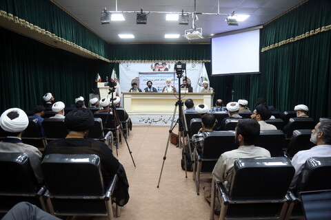 تصاویر/ هم اندیشی جمعی از نخبگان اقتصادی حوزه و دانشگاه