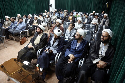 تصاویر/ هم اندیشی جمعی از نخبگان اقتصادی حوزه و دانشگاه