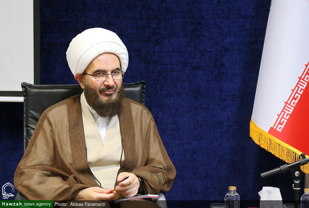 ۹۰۰ امام جمعه به پشتیبانی فکری و علمی حوزه علمیه نیاز دارند