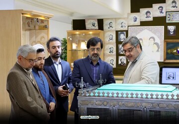 بازدید استاندار قم از مرکز اسناد حوزه و روحانیت + عکس