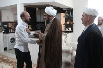 تصاویر / دیدار مدیر حوزه علمیه استان قزوین با یکی از طلاب مدرسه علمیه مولاوردیخان