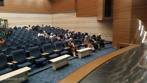 تصاویر برگزاری جلسه میثاق جاودان و سلسله نشست‌های علمی پاسخ به شبهات غدیر در خرم آباد