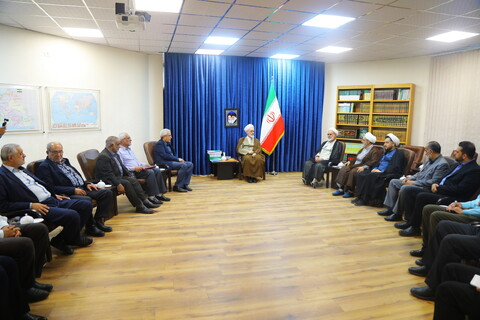 تصاویر / دیدار اعضای ستاد توسعه و بازسازی عتبات با آیت الله اعرافی