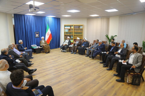 تصاویر / دیدار اعضای ستاد توسعه و بازسازی عتبات با آیت الله اعرافی