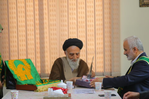 تجلیل از آیت الله موسوی اصفهانی