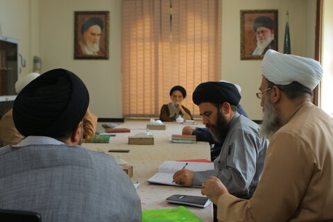 جلسه شورای معاونین