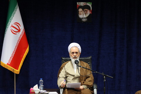 دیدار دبیران و مدیران علمی همایش یکصدمین سالگرد بازتأسیس حوزه علمیه قم با آیت الله اعرافی