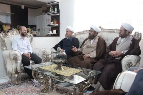 تصاویر / دیدار مدیر حوزه علمیه استان قزوین با طلبه حوزوی