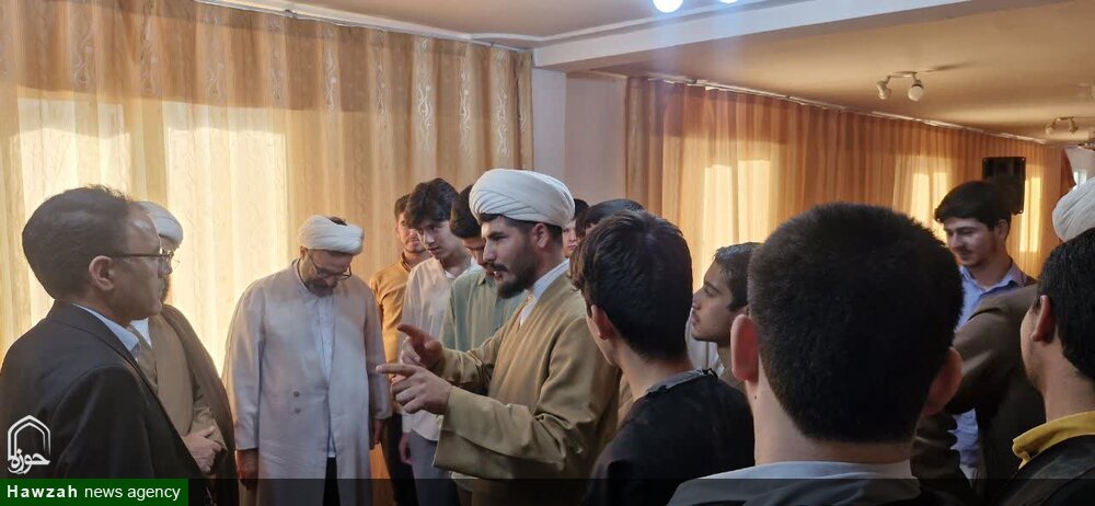 حضور فرماندار شهرستان پارس‌آباد در مدرسه علمیه امام محمد باقر(ع)