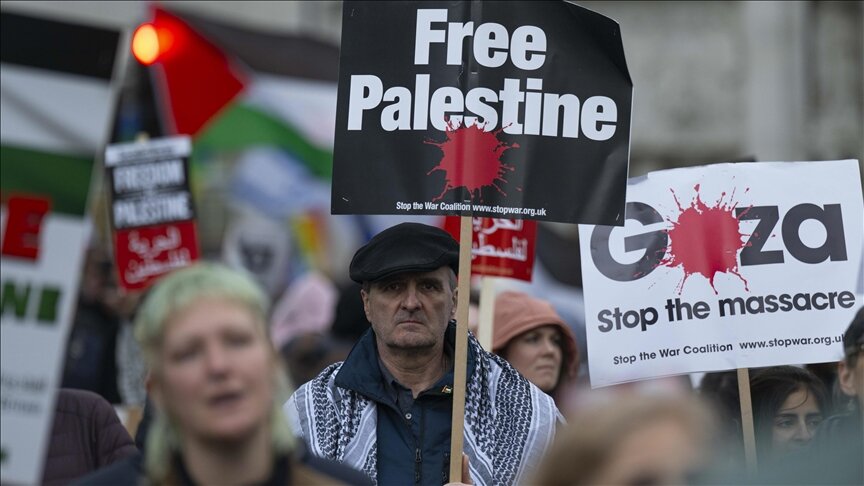 Des manifestants à Rome, en Italie, réclament la fin de la guerre israélienne contre Gaza Des manifestants à Rome, en Italie, réclament la fin de la guerre israélienne contre Gaza