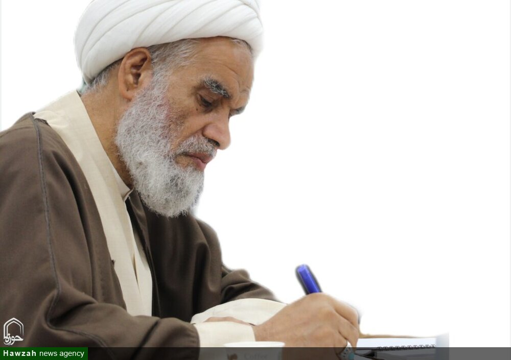 ملت قهرمان ایران، در برابر تجاوز بیگانه‌‍گان، ایستاده‌اند