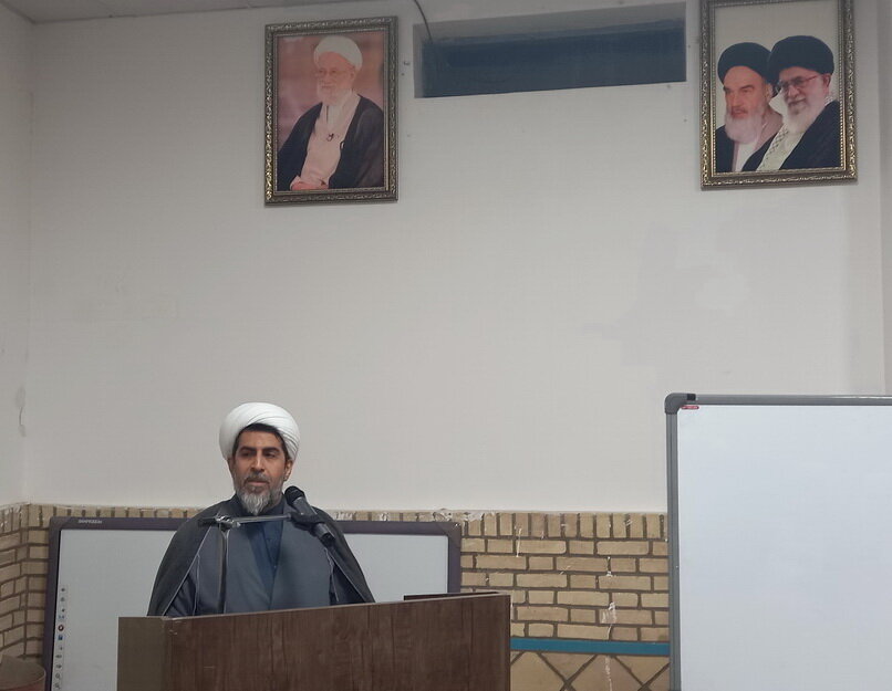 طلاب برای یادگیری علم و دانش از هیچ کوششی دریغ نورزند