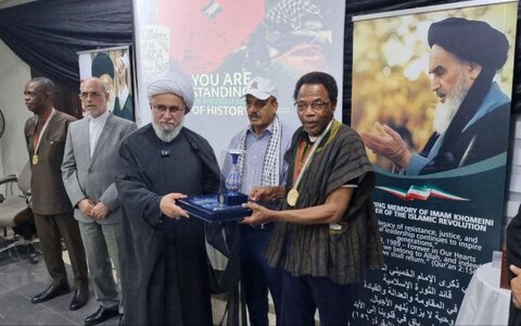 تاریخ کی صحیح سمت میں" میڈل، اس بار مغربی افریقا میں