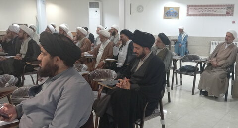 تصاویر/ اجلاسیه شورای آموزش استان و مدارس علمیه منطقه کاشان - پایش پرونده‌های تحصیلی