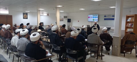 تصاویر/ اجلاسیه شورای آموزش استان و مدارس علمیه منطقه کاشان - پایش پرونده‌های تحصیلی