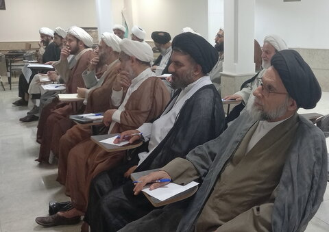 تصاویر/ اجلاسیه شورای آموزش استان و مدارس علمیه منطقه کاشان - پایش پرونده‌های تحصیلی