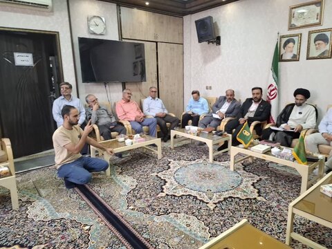 دیدارنماینده ولی فقیه درکاشان بارئیس اداره میراث فرهنگی و جمعی از هنرمندان صنایع دستی