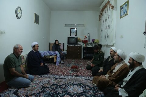 تصاویر / دیدار امام جمعه قزوین با خانواده شهید در الموت شرقی