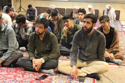 تصاویر/سخنرانی حجت الاسلام والمسلمین شامی در جمع طلاب مدرسه علمیه قروه