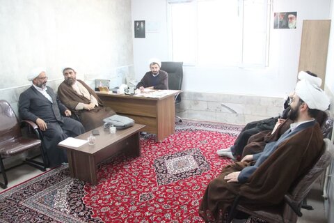 تصاویر / دیدار مدیر حوزه علمیه استان قزوین با مدیر وکارشناسان مرکز مشاوره حوزه علمیه قزوین