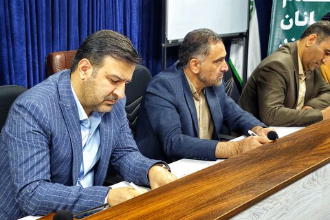 تصاویر/ نشست معاون پژوهش حوزه‌های علمیه با ناشران آثار حوزوی فعال در همایش کتاب سال حوزه‌