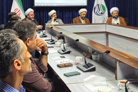 تصاویر/ نشست معاون پژوهش حوزه‌های علمیه با ناشران آثار حوزوی فعال در همایش کتاب سال حوزه‌