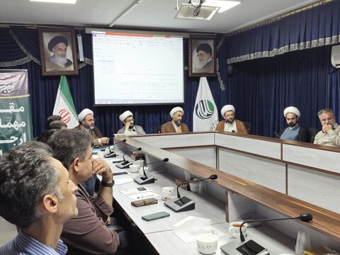 تصاویر/ نشست معاون پژوهش حوزه‌های علمیه با ناشران آثار حوزوی فعال در همایش کتاب سال حوزه‌