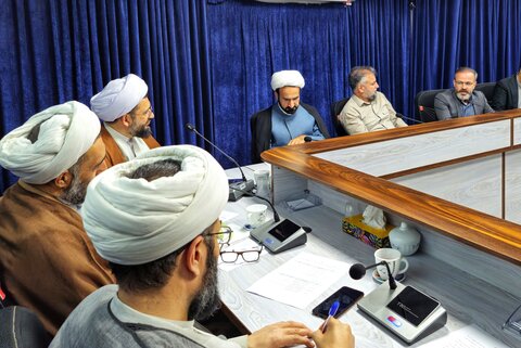 تصاویر/ نشست معاون پژوهش حوزه‌های علمیه با ناشران آثار حوزوی فعال در همایش کتاب سال حوزه‌