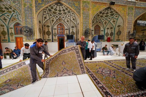 استبدال سجّاد الصحن الحيدري الشريف احتفاءً بعيد الغدير الأغر