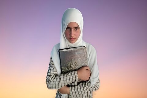 پیدائشی طور پر گونگی اور بہری طالبہ نے نو ماہ میں پورا قرآن اپنے ہاتھ سے لکھ کر تاریخ رقم کر دی