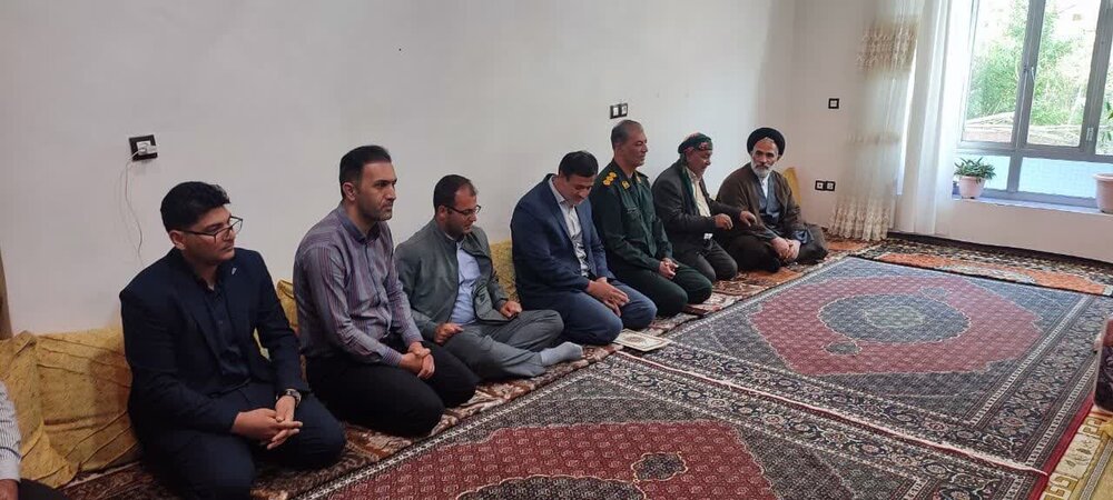 تجلیل امام جمعه سلماس از سادات به مناسسبت دهه امامت و ولایت + عکس