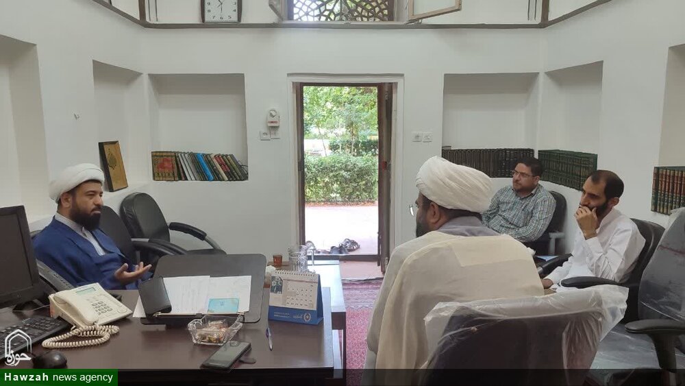 بازدید معاون تهذیب حوزه علمیه اصفهان از فعالیت های مدرسه علمیه امام صادق (ع) + تصاویر