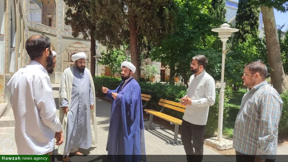 بازدید معاون تهذیب حوزه علمیه اصفهان از فعالیت های مدرسه علمیه امام صادق (ع) + تصاویر