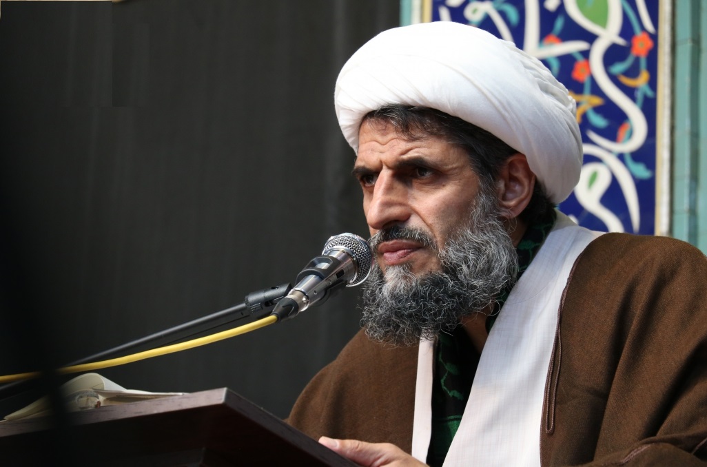 مسئولان مانند حاج قاسم پا در میدان بگذارند