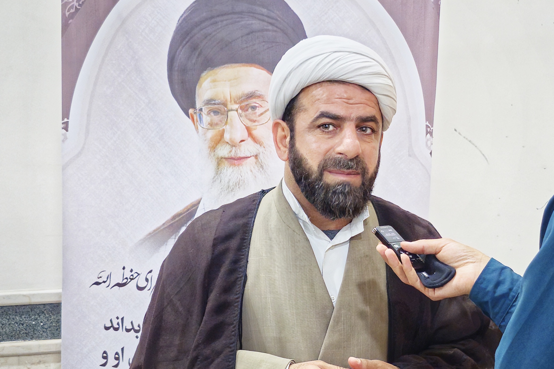 با هر وسیله ممکن پیام غدیر را تبلیغ کنیم