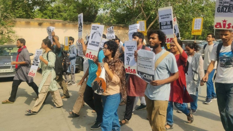 দিল্লিতে ইসরায়েলি দূতাবাসের সামনে ফিলিস্তিনের পক্ষে বিশাল বিক্ষোভ 