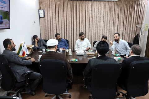 تصاویر/ نشست مدیر روابط عمومی سازمان سراج با مسئول مرکز رسانه و فضای مجازی حوزه‌های علمیه