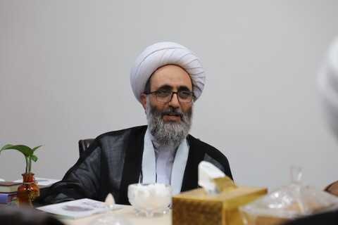 تصاویر/جلسه مدیر منطقه ۲ قائم مقام امور استانها با مدیر و معاونین مرکز مدیریت حوزه علمیه کردستان