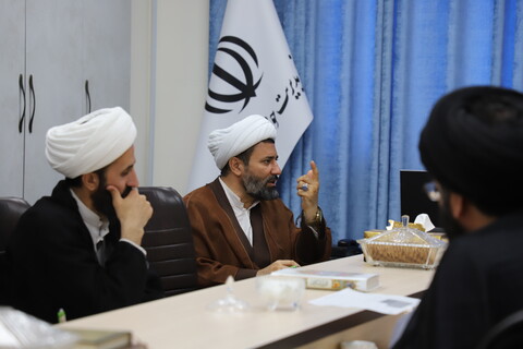 تصاویر/جلسه مدیر منطقه ۲ قائم مقام امور استانها با مدیر و معاونین مرکز مدیریت حوزه علمیه کردستان