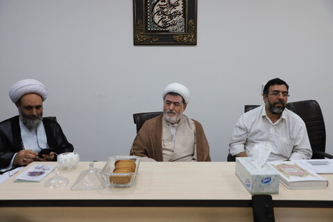 تصاویر/جلسه مدیر منطقه ۲ قائم مقام امور استانها با مدیر و معاونین مرکز مدیریت حوزه علمیه کردستان