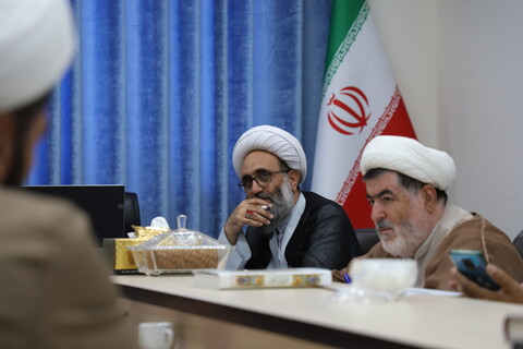 تصاویر/جلسه مدیر منطقه ۲ قائم مقام امور استانها با مدیر و معاونین مرکز مدیریت حوزه علمیه کردستان