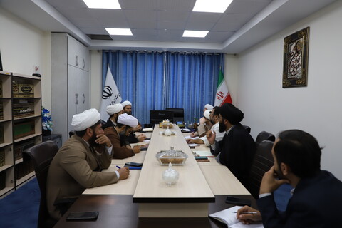 تصاویر/جلسه مدیر منطقه ۲ قائم مقام امور استانها با مدیر و معاونین مرکز مدیریت حوزه علمیه کردستان