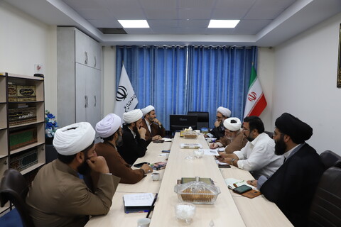 تصاویر/جلسه مدیر منطقه ۲ قائم مقام امور استانها با مدیر و معاونین مرکز مدیریت حوزه علمیه کردستان