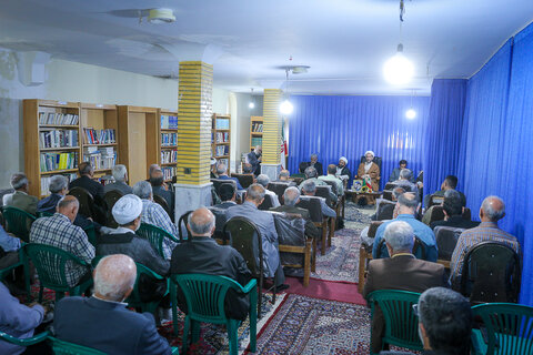 تصاویر / دیدار نماینده ولی فقیه در استان قزوین با جمعی از فرهیختگان الموت شرقی