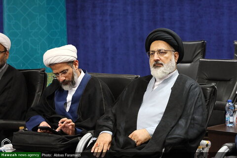 Photos /L'Ayatollah Arafi rencontre les membres du Secrétariat de la Conférence du centenaire du Séminaire de Qom