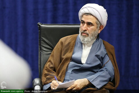 Photos /L'Ayatollah Arafi rencontre les membres du Secrétariat de la Conférence du centenaire du Séminaire de Qom